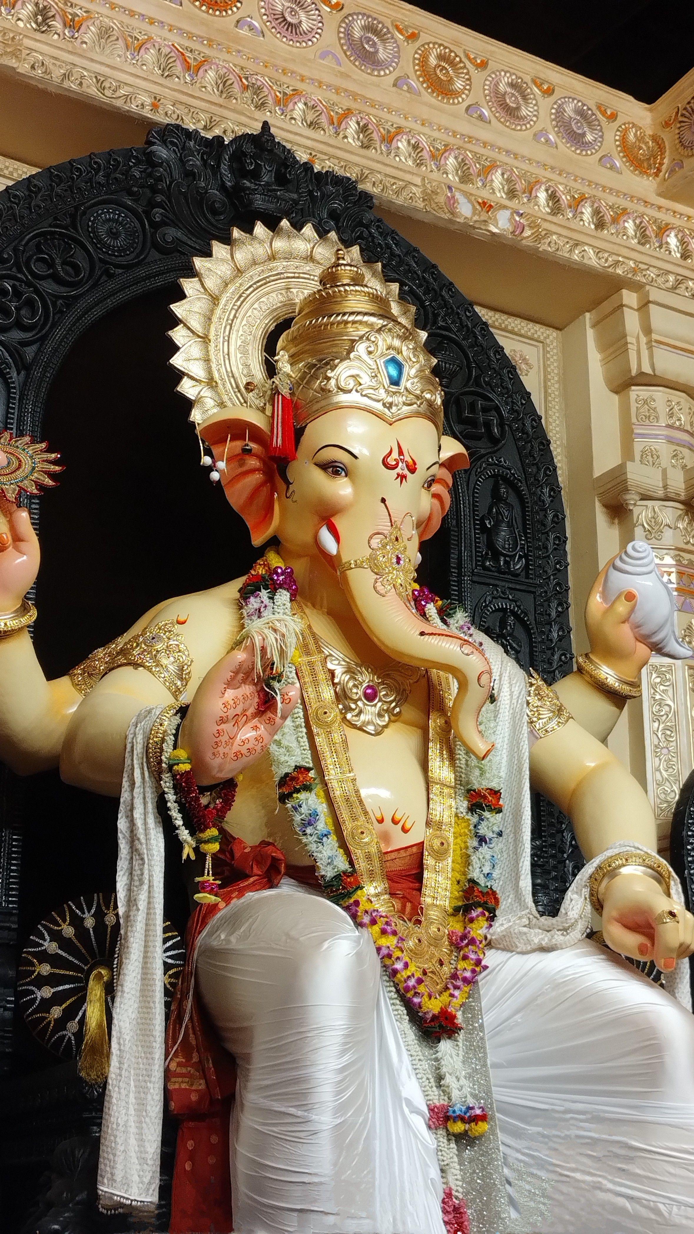 Wholesale Buying Guide: Religious Artifacts for Temples, Trusts & Organizations