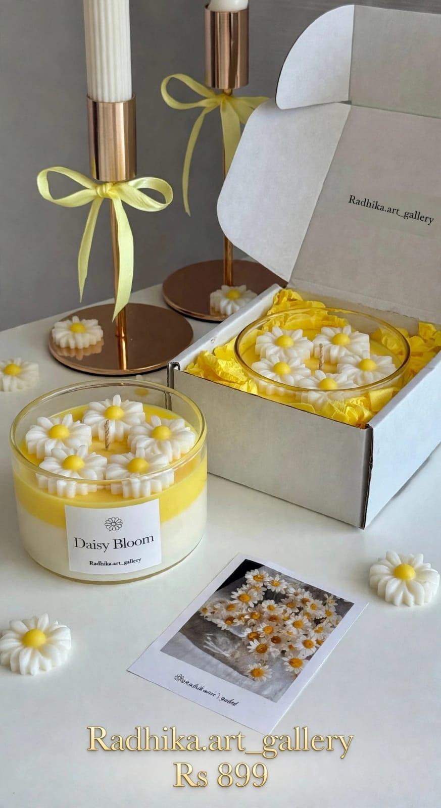 Daisy Bloom Scented Candle (Gift Box)